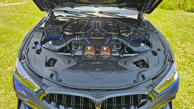Engine of 2023 BMW M8